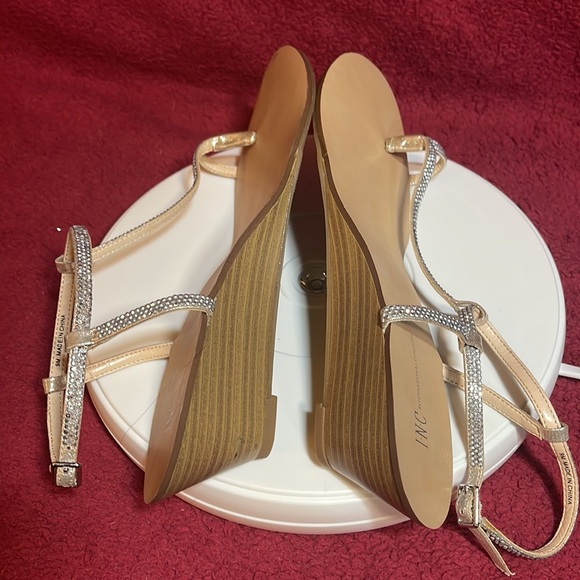 NIB. $79R. I.N.C. Ring Toe Mystik Sandal. Size 9 Pearl Gold - Picture 8 of 10
